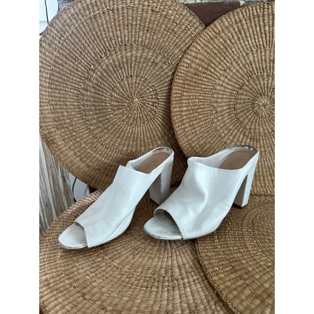 Bleecker & Bond women’s size 8.5M white mule heels